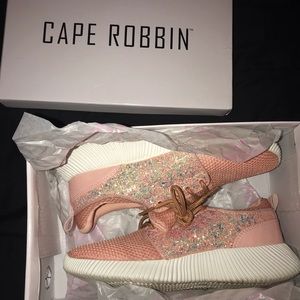 Cape robbin running shoes
